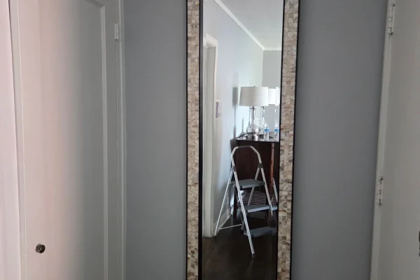 Wall mirror installed (1)